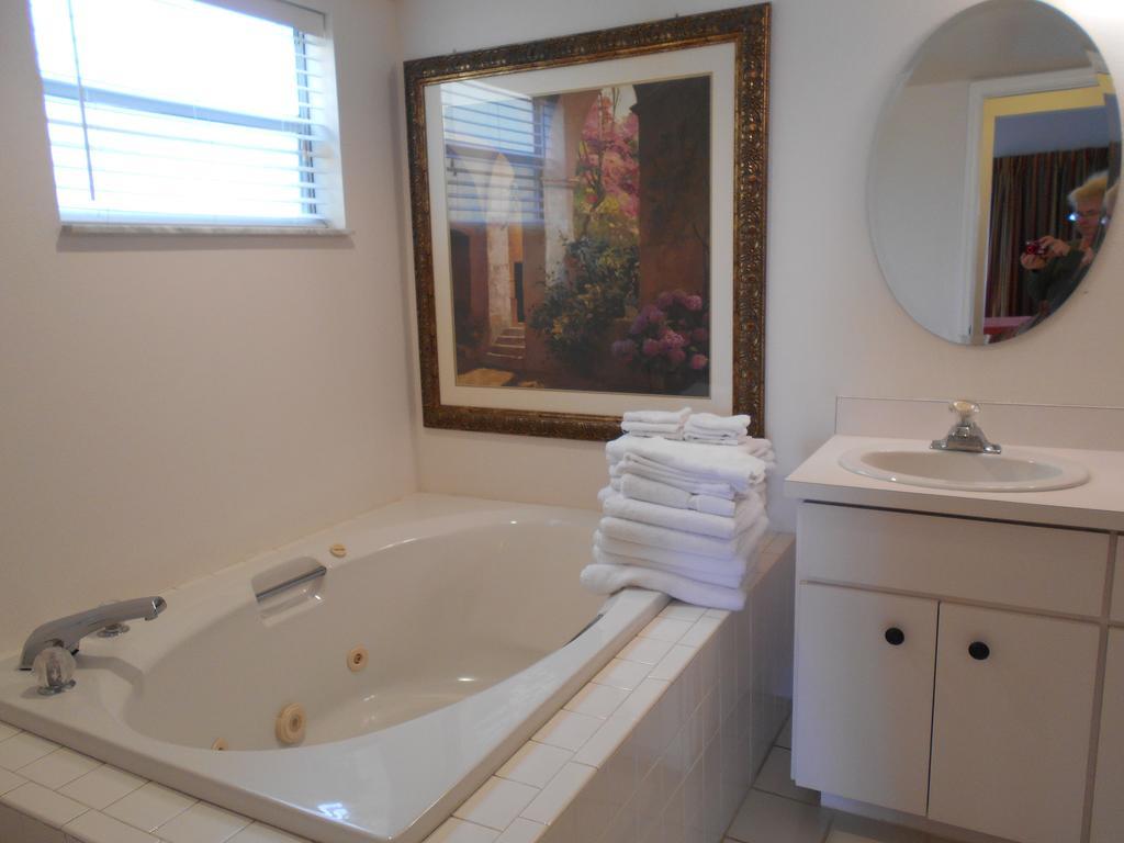 3000 Sq Ft Beach And Bay Condo St. Pete Beach Eksteriør billede